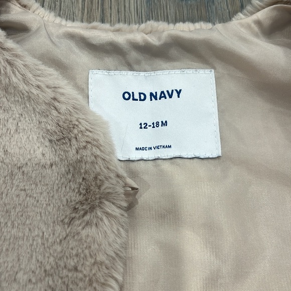 🌈4/25 baby Fuzzy Vest - Picture 2 of 3